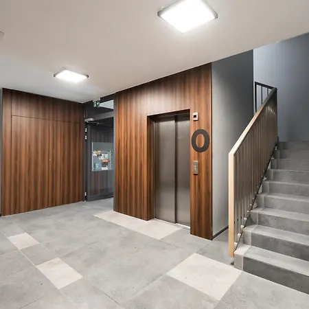 Brzeziny Deluxe By Bookinghost *