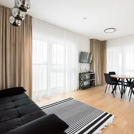 Brzeziny Deluxe By Bookinghost