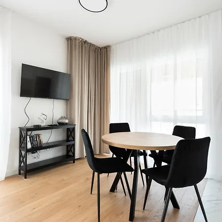 Brzeziny Deluxe By Bookinghost Apartmán Varšava