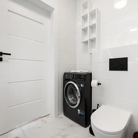 Brzeziny Deluxe By Bookinghost