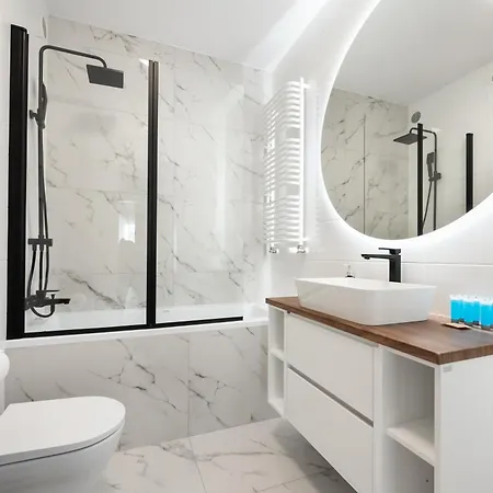 Brzeziny Deluxe By Bookinghost *