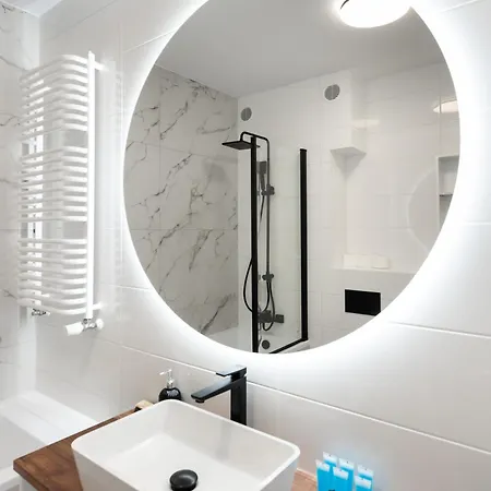 Brzeziny Deluxe Apartment *