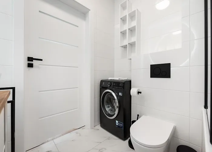 Brzeziny Deluxe By Bookinghost