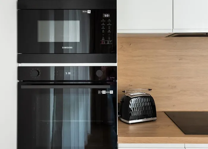 Brzeziny Deluxe By Bookinghost