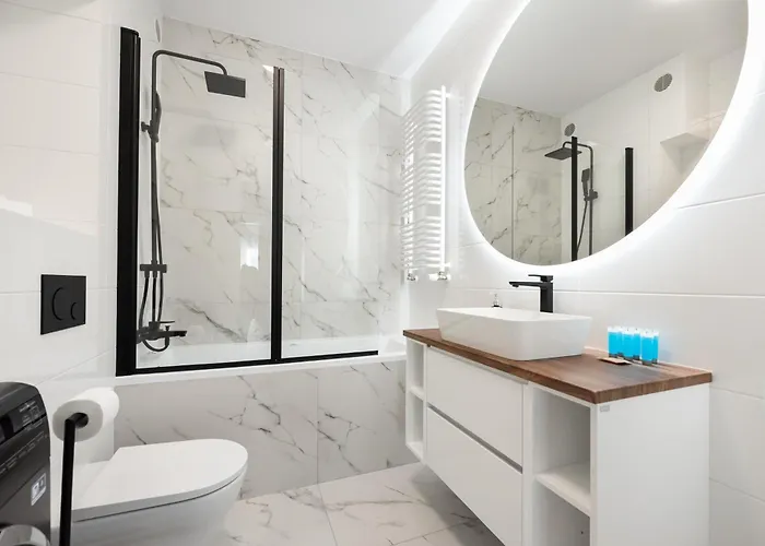 Brzeziny Deluxe By Bookinghost *