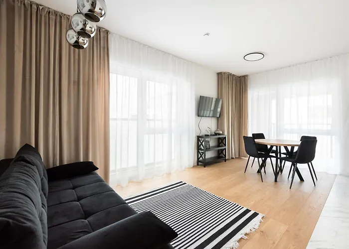 Brzeziny Deluxe By Bookinghost