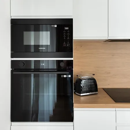 Brzeziny Deluxe By Bookinghost